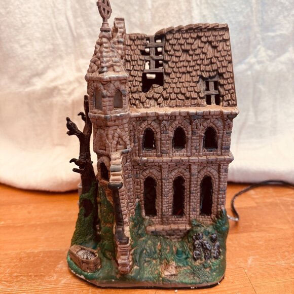 Lemax Spooky Town Halloween Village - Lighted GOTHIC RUINS - In Box Item# 65342 - Picture 4 of 4